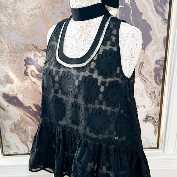 Fendi Floral Detail Mesh Bow Black High Low Top